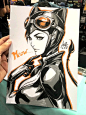 今天最后再来放一波“Artgerm”在今年NYCC上画的签绘吧。平时他喜欢尝试日漫美漫不同作品的男男女女，可能因为是签绘，所以几乎清一色的女性角色。有他担任个刊封面画师的超级女孩和猫女，也有神奇女侠、惊奇队长、猫女、蜘蛛格温、蝙蝠女孩、黑凤凰、蛮荒之地的罗刹等，看着确实赏心悦目。 ​​​​