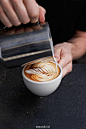 咖啡拉花——奶泡与espresso的浪漫邂逅