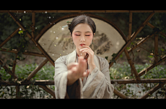花瓣月光采集到弄花熏得舞衣香
