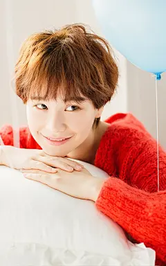 甜美少女张怡鬼马精灵气质写真手机壁纸