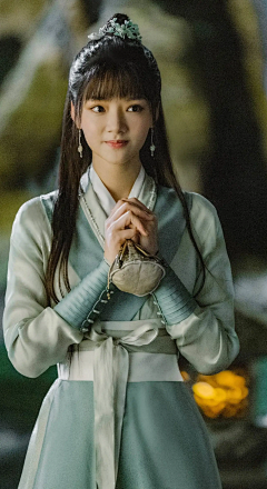 近旁的一株木棉采集到女子古装
