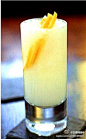 爸爸的渔船（The Papa Doble）白朗姆酒3份 黑樱桃利口酒0.5份 青柠汁1份 葡萄柚汁1.5份 +葡萄柚块=全部材料+一勺碎冰绞碎