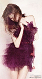 Christian Dior 紫色荷叶边礼服   这就是传说中的梦想中的衣服啊。。。