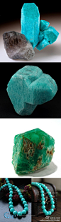 #百科课堂#天河石又称“亚马逊石”，是微斜长石中呈绿色至蓝绿色的变种。其颜色有说是含Rb致色，但也有人认为是含有微量的Pb取代了结构中的K，引起晶体结构缺陷而产生色心才导致呈色的。透明至半透明，常含有斜长石的聚片双晶或穿插双晶而呈绿色和白色格子状、条纹状或斑纹状，并可见解理面的闪光。