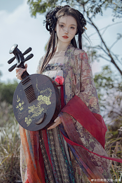 一块破碎的玉采集到古风女