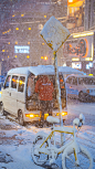 雪花降落的街道