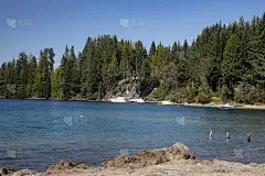 阿根廷巴塔哥尼亚纳乌埃尔瓦皮湖上的巴伊亚曼扎诺。放松的旅游地标