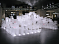 设计师用168个盒子在商场堆了一座富士山 | 以日本当代设计中的匠心为主题的《大调匠心美学展》，于2017年11月在北京的活力心脏朝阳大悦城的6层悦界空间开幕，展览空间面积为100㎡。