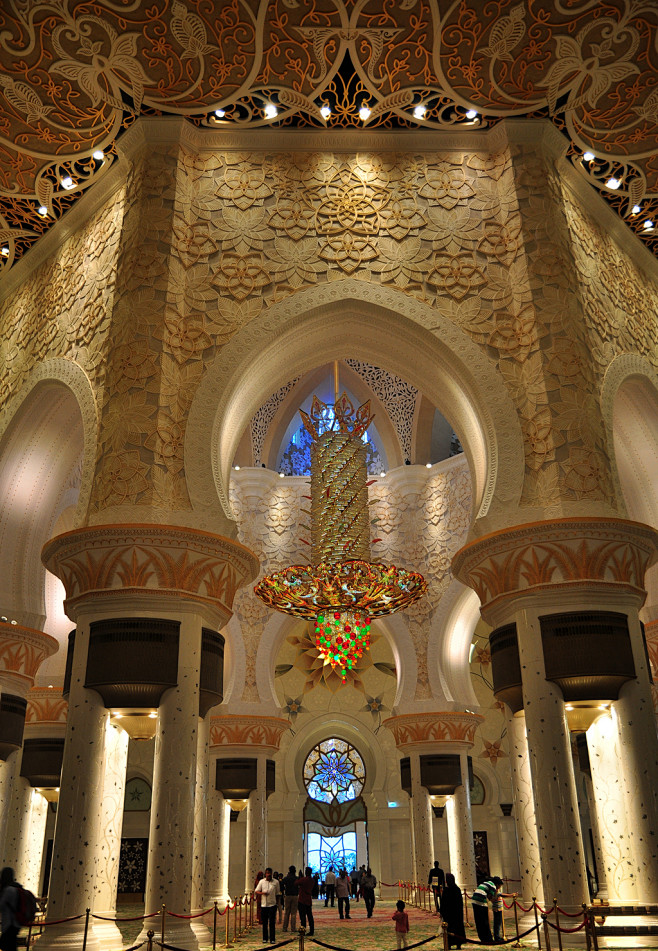 扎耶德清真寺是阿联酋最大的清真寺，世界第...