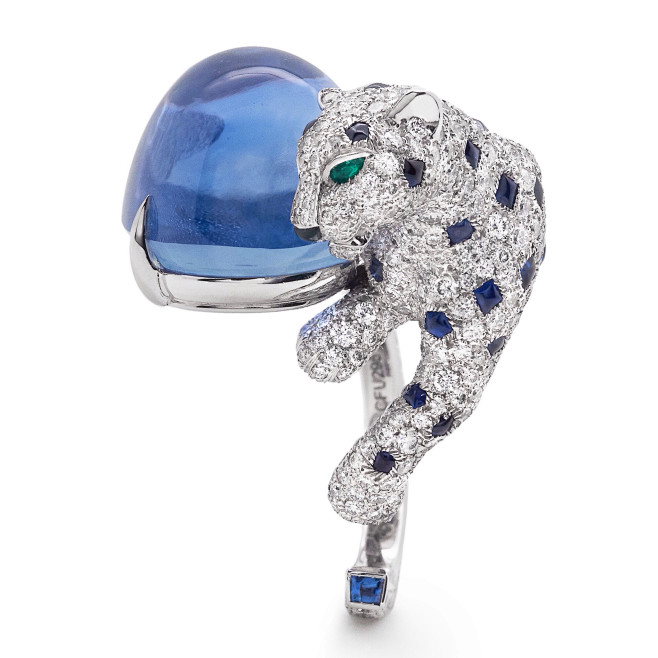 这枚蓝宝石戒指是 Cartier 201...