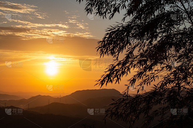 山和早晨的太阳
