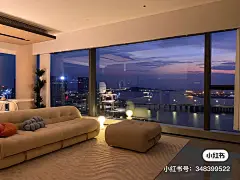 夜晚落地窗