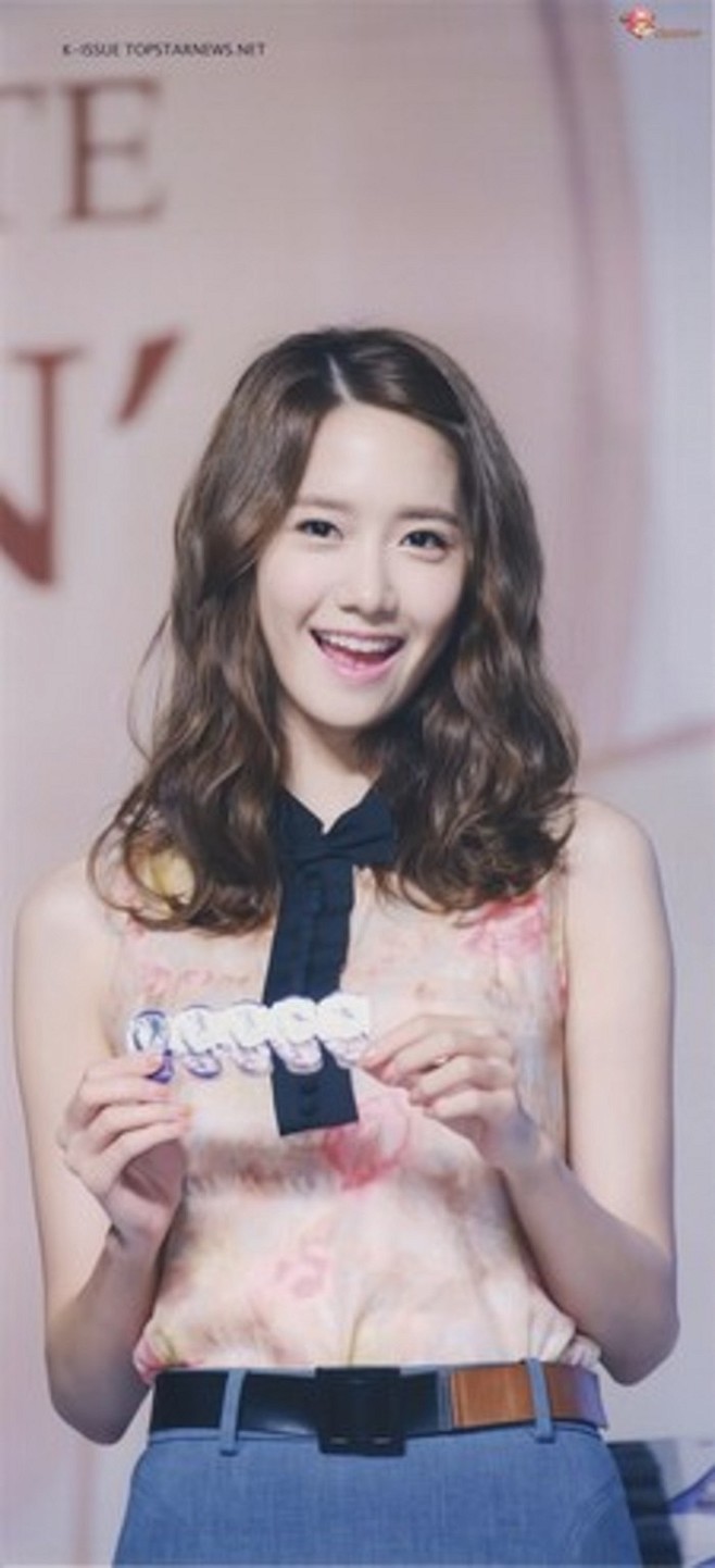 允允 林允儿 Yoona 林允儿写真（哈，原来她是林允儿啊，好可爱~~~）#韩国明星# #美人小清新# @予心木子 #韩流#