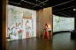 《禮佛圖》展示唐代婦女的服飾打扮和中西文化交流元素，展覽將AR技術注入展品，讓觀眾透過平板電腦與文物互動。