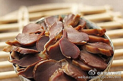 【卤水鸭肫】1.鸭肫清洗干净；2.葱打结...