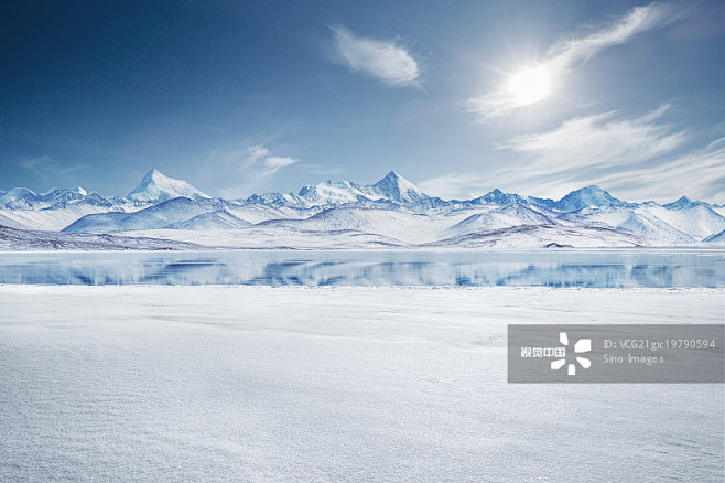 雪山湖泊