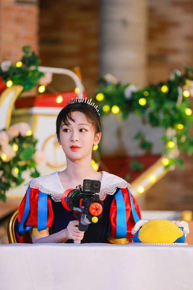 杨紫超话#杨紫萌探探探案# 小猴紫变身...