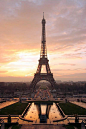 Eiffel Tower<br/>埃菲尔铁塔<br/>