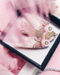 刺绣
珠绣，胸针
猫头鹰，花，蝴蝶
鸟，羽毛
图片来自ins rozmarinstore
@手工客 @中创市集 @冰城创意市集 ​​​​