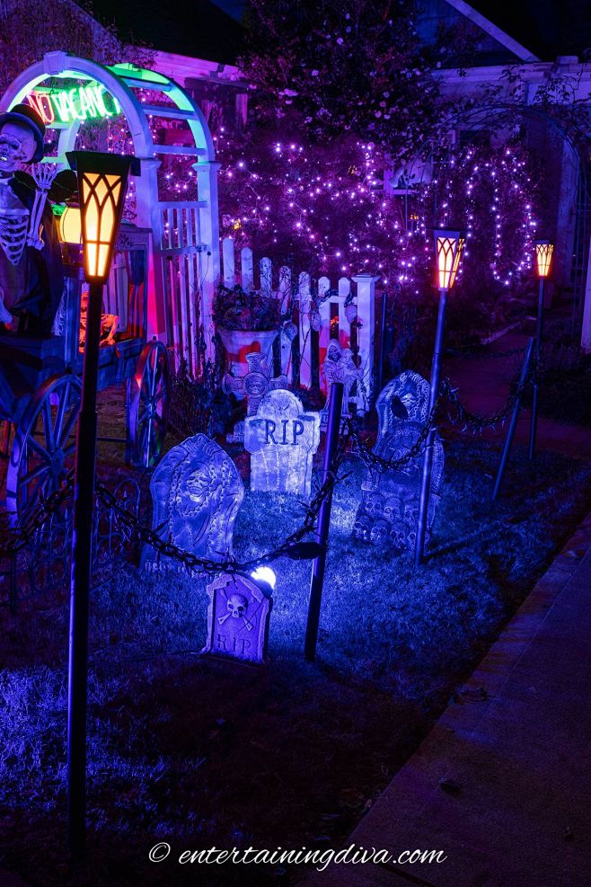 halloween-outdoor-lighting-ideas-25-spooky-ways-to-light-your-ya