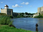 爱沙尼亚和俄罗斯边境上的赫尔曼城堡和伊万哥罗德城堡，中间是纳尔瓦河。