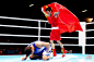 当地时间8月11日，男子拳击49公斤级决赛，中国拳手邹市明在战胜对手后身披五星红旗。Getty　Images
