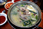 [钟路·仁寺洞传统餐馆伏日美餐] 区域：钟路·仁寺洞主要菜单：鸡汤今天介绍的是不辛辣的爽口饭菜。在仁寺洞 已经有28年历史的传统餐馆。