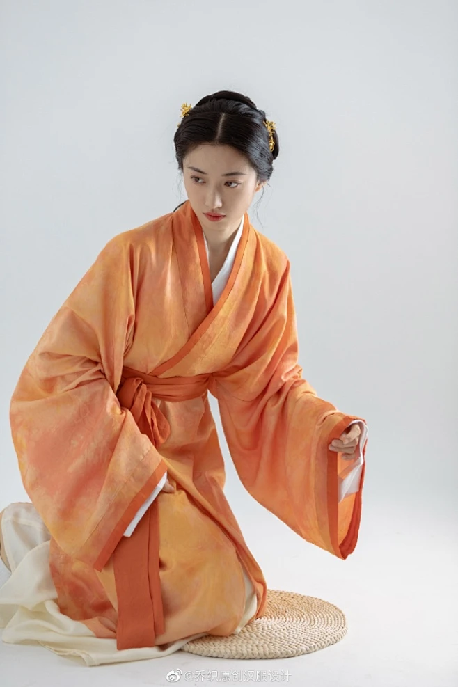 #图透# 西汉款·襌衣 图片_人 - 服饰 动态 衣褶 色彩 风图片素材-花瓣网
