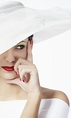 Elegant white hat: 