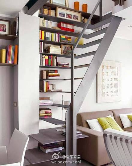 利用越层楼梯制作书架