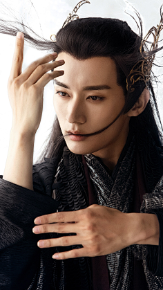 一博 新国风造型#王一博新国风造型,无论是古装小少爷还是现代装酷盖