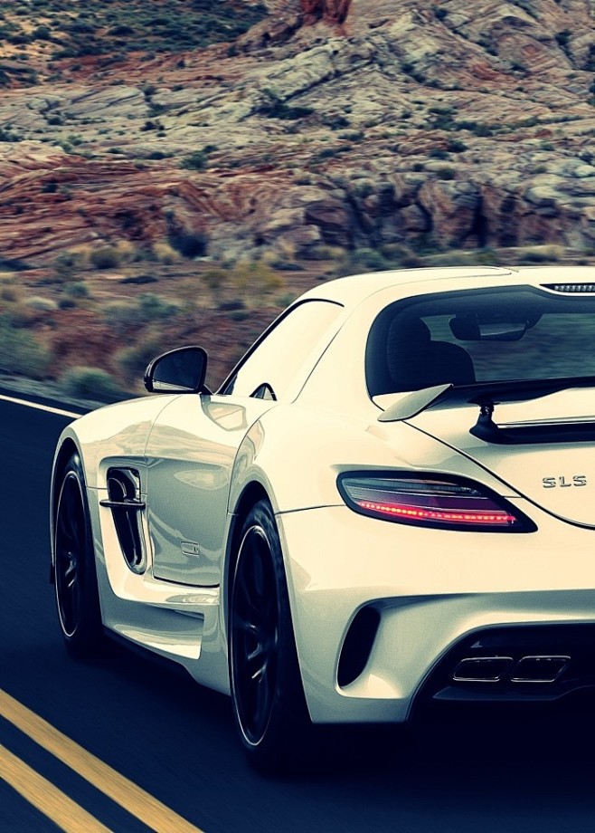 Mercedes Benz SLS