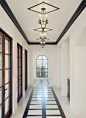走廊-凤凰城地中海五彩地板走廊想法与白色的墙壁