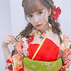 我不是权志猴采集到云想衣裳花想容，春风拂槛露华浓