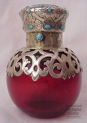 维多利亚女王时代的1875瓶@北坤人素材