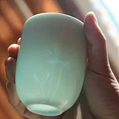 瓷上功夫/手工杯子手绘雕刻莲花杯/景德镇陶瓷握杯创意个性定制