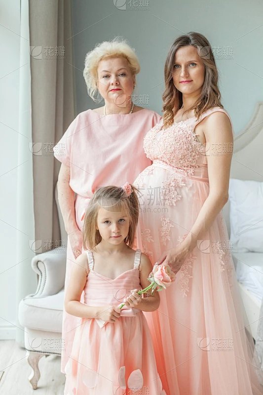 女儿,母亲,女人,儿童,祖母,女性,成年的,中老年女人,女孩,怀孕