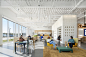 美国奥马哈·“领英LinkedIn”办公空间设计 / Gensler | SOHO设计区 : 过去两年来，新冠疫情一直严重扰乱着人们的正常工作，大多数公司纷纷放弃充满变数的“重返办公室”计划，转而考虑如何 长久地改变利用办公空间的方式。疫情持续的时间越长，员工离回归2020年之前的日常生活就越远。然而，许多绩优公司并未要求员工居家办公，也未强迫员工重返疫情之前的办公室环境，而是积极调整相关政策和办公空间设计方案