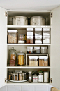 DIY: organizing the pantry (via Chez Larsson)
