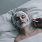 zzd0790001_A_sister_lay_in_bed_with_the_beauticians_hands_on_bo_bd1161cd-5390-49c2-b127-e24d21e75913_upscayl_4x_realesrgan-x4plus