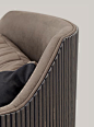 Shakedesign_Seatings_Hege扶手椅，T151土地的木结构，座椅和靠背软垫P39 camoscio col。 21，浅青铜金属腿