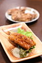 饮食,食品,桌子,室内,盘子_141299882_Nagoya chicken tsukune with soy sauce_创意图片_Getty Images China
