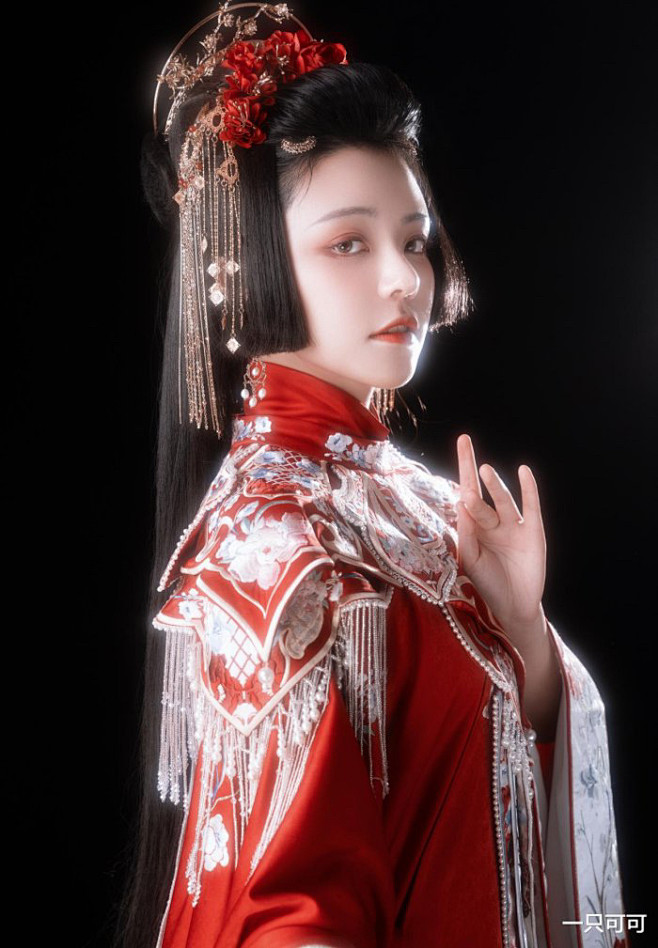 当日本“公主切”遇上中国婚服，本以为会违...