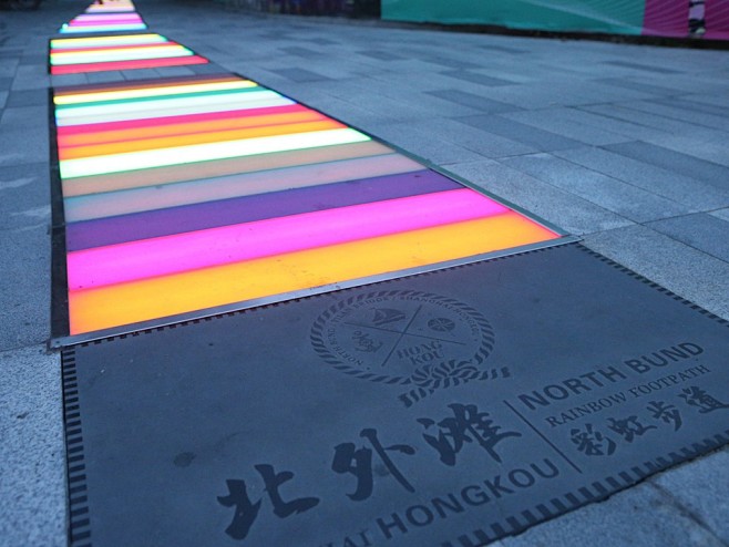 上海北外滩彩虹步道缤纷亮相-新华网