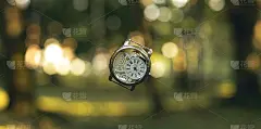 水平格式启发平面设计图片的古董钟表在空中金色童话森林不集中的自然背景环境