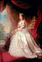 维多利亚时期的贵族夫人和公主们，其中就有茜茜公主，维多利亚女王的女儿爱丽丝公主，和威尔士的亚历山德拉公主，她们身着高雅的华服，气质非凡，也让我们领略了彼时的宫廷时尚 ​​​​
