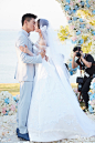 #吴奇隆刘诗诗婚礼# @吴奇隆TD @刘诗诗 婚礼高清图来啦！一对新人现场牵手、拥吻，幸福满满~ 感动到不行的新娘流下了幸福的眼泪~诗诗今天真是美！哭！了！更多美图→O吴奇隆刘诗诗携手相伴 更多内容移步直播间→O吴奇隆刘诗诗补办婚礼  请一定要幸福~