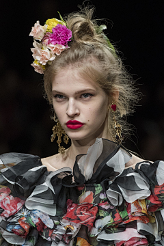 三天er采集到Dolce&Gabbana2019年春夏高级成衣时装发布