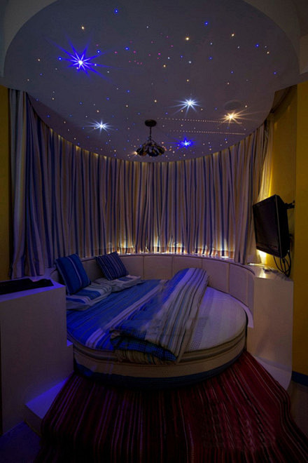 浪漫的夜空，躺在这个卧室数着星星，是不是...