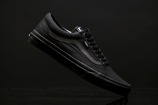 Vans Collaborates Wi...